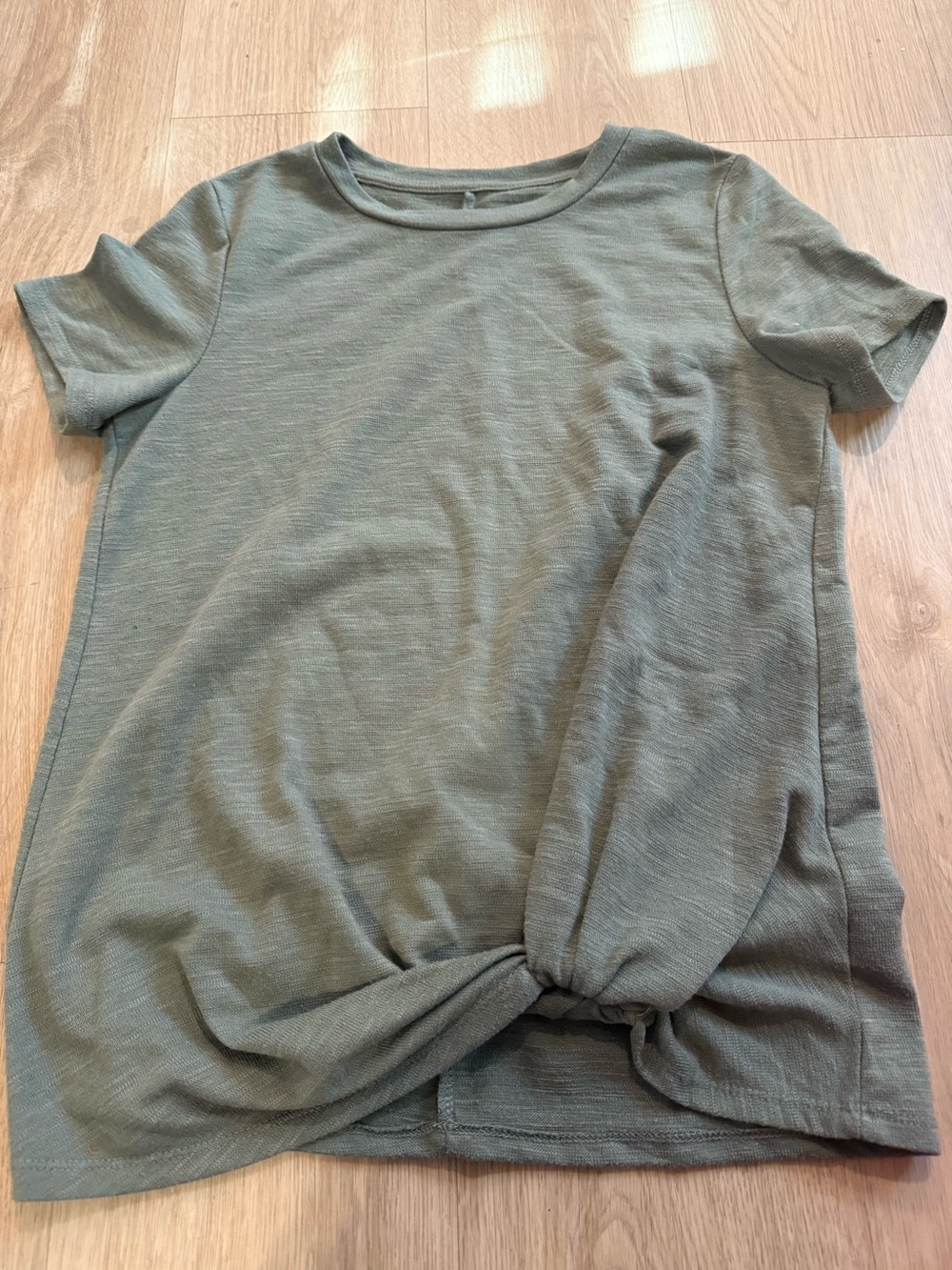 Women's Olive Green Short Sleeve Twist-Hem Top adult small